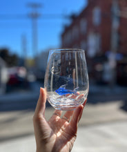 Load image into Gallery viewer, Shark Icon Stemless Wine Glass