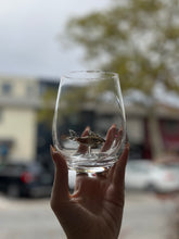 Load image into Gallery viewer, Bull Shark Icon Stemless Wine Glass