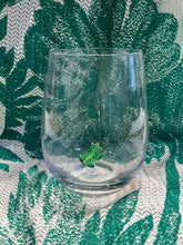 Load image into Gallery viewer, Frog Icon Stemless Wine Glass
