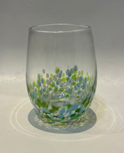 Load image into Gallery viewer, 16 oz Pebble Stemless Wine Glass
