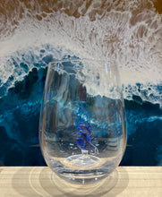 Load image into Gallery viewer, Seahorse Icon Stemless Wine Glass
